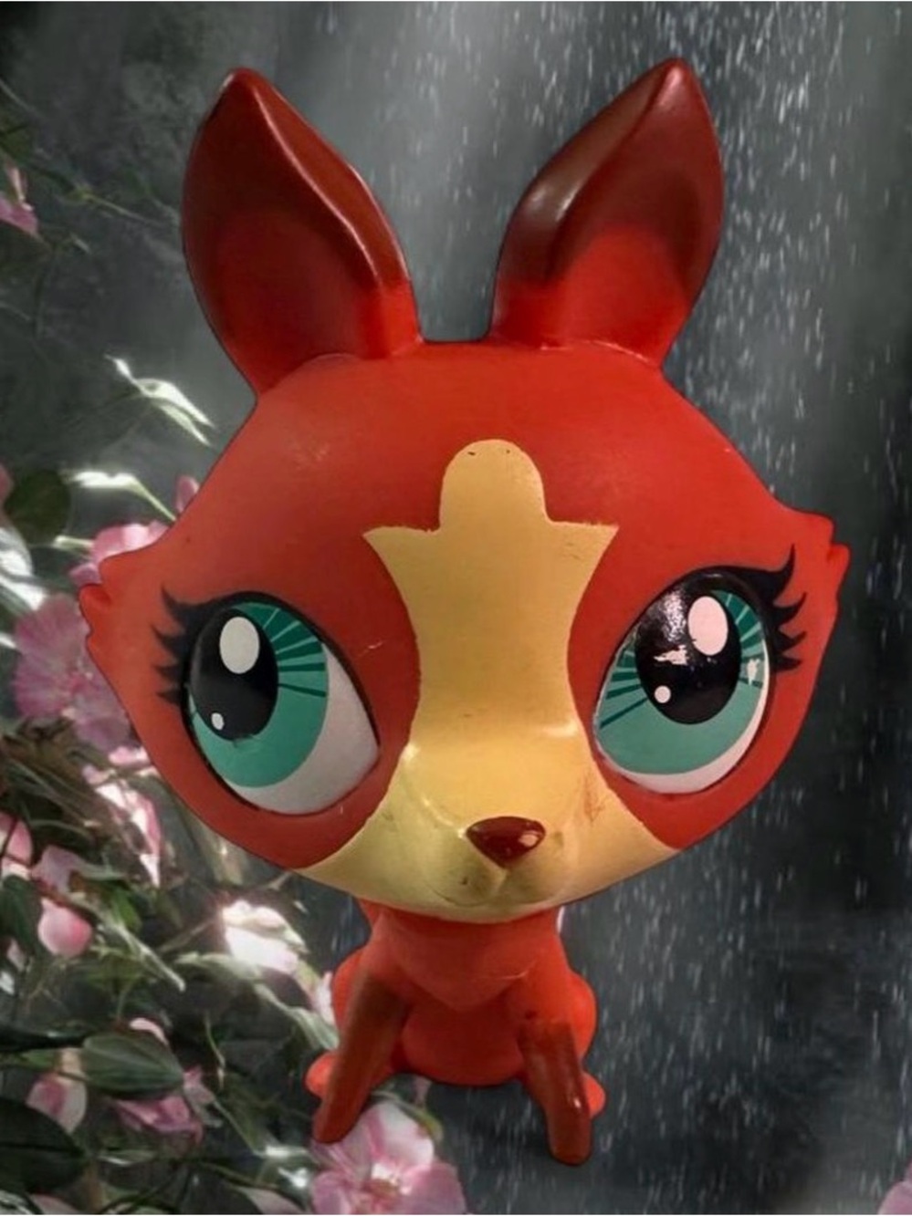 Red fox LPS figure with yellow star-shaped marking on its face